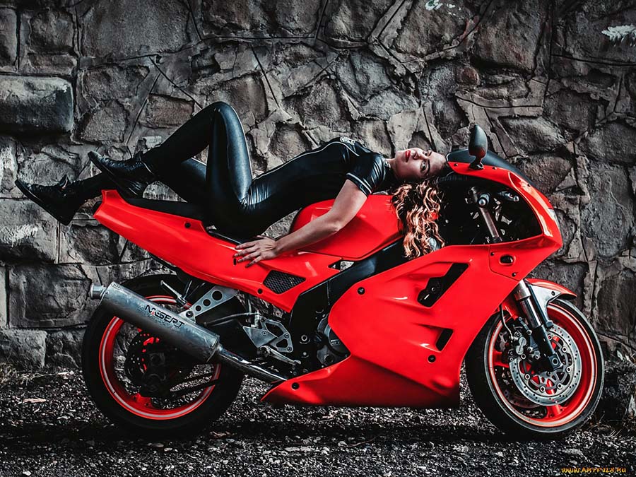 Beautiful girl Beautiful girls and motorcycles in Zhangqiu