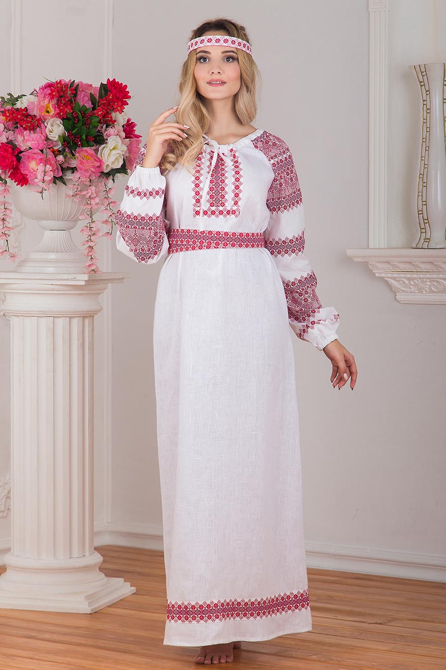 A playful frame from Women in Slavic costumes — online in Zhangqiu