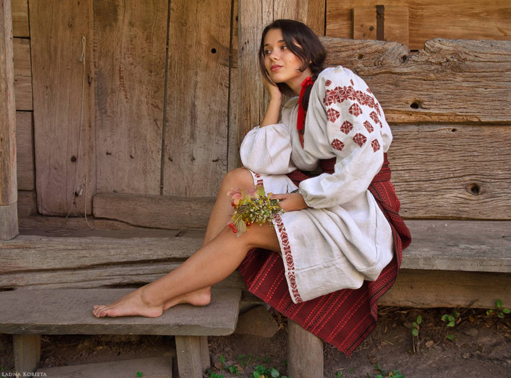 Fresh photos, fresh mood — Women in Slavic costumes online in Zhangqiu