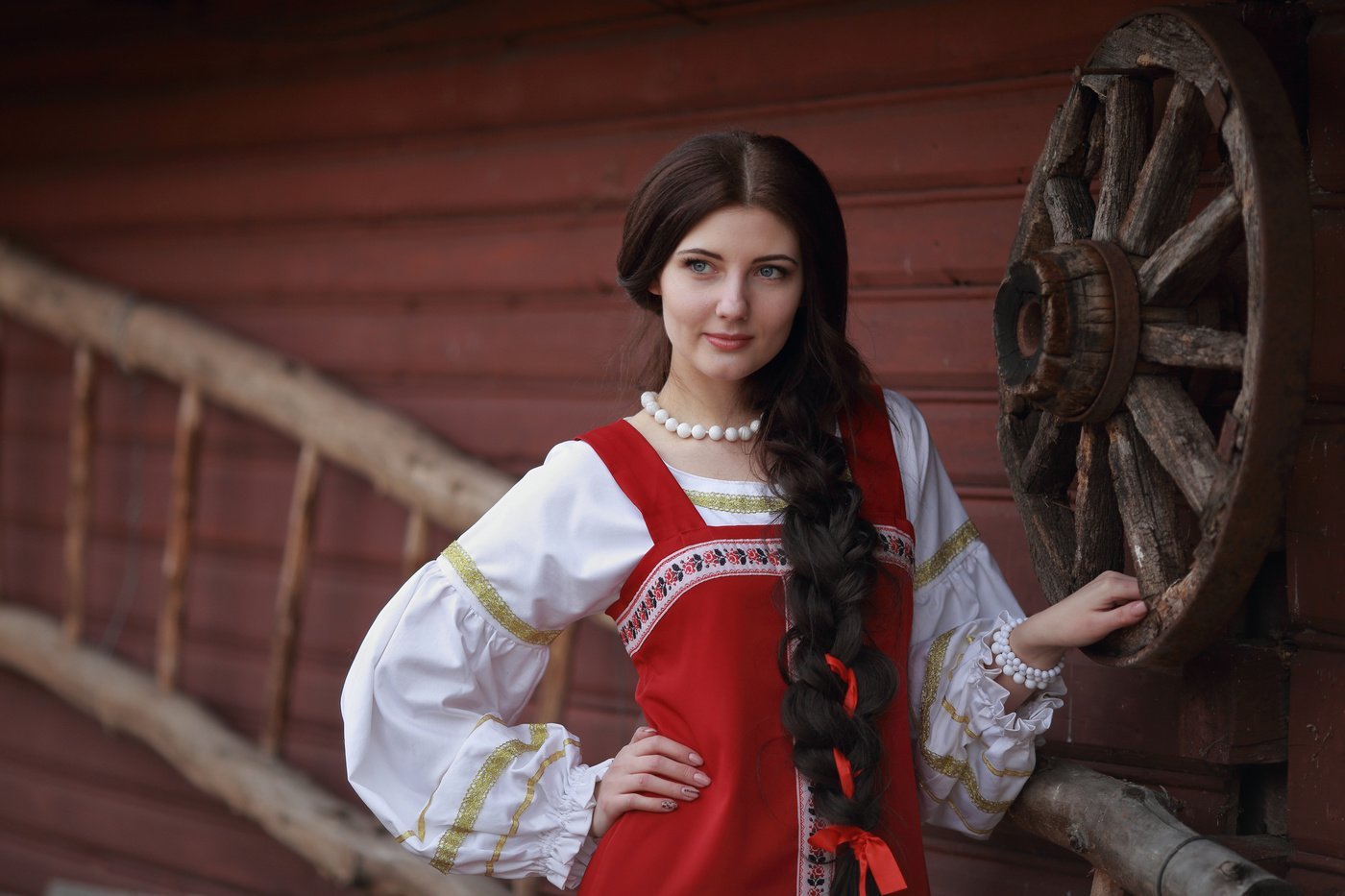 Girls in Slavic costumes’s look of the day — catch her live in Zhangqiu