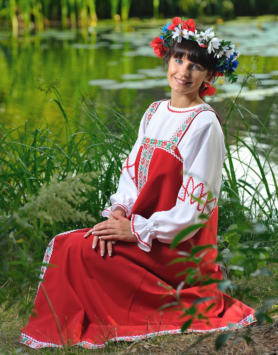 Beautiful girl Girls in Slavic costumes in Zhangqiu